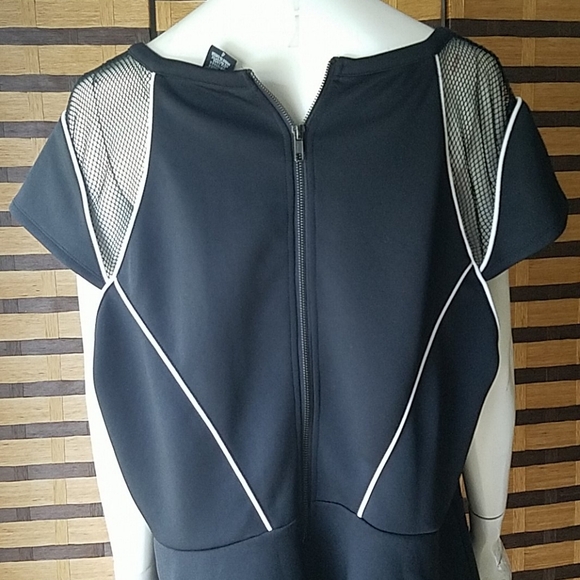 EUC!  Torrid stretch top - Picture 8 of 10